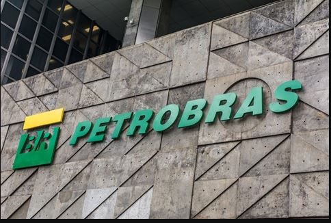 Após 77 dias sem aumento, Petrobras reajusta preço de combustíveis