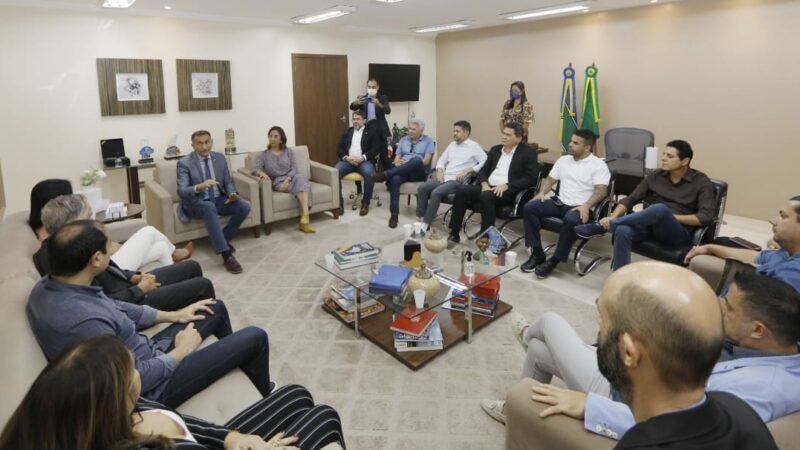 Deputados estaduais participam de reunião com governador do Amapá