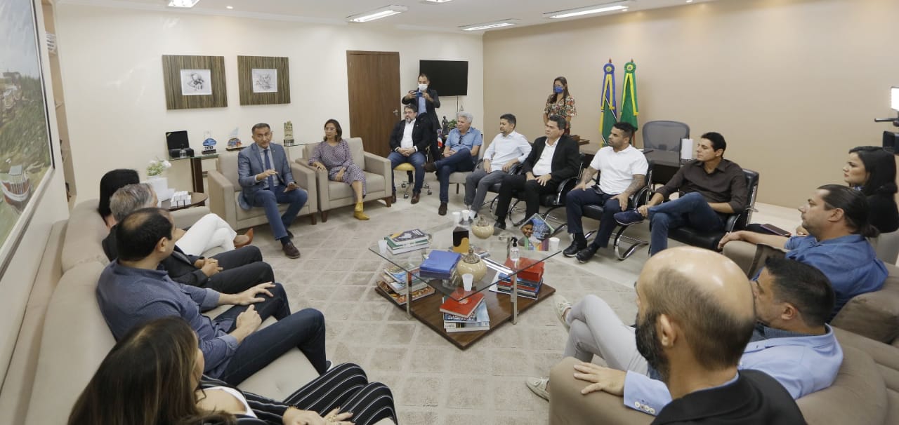 Deputados estaduais participam de reunião com governador do Amapá