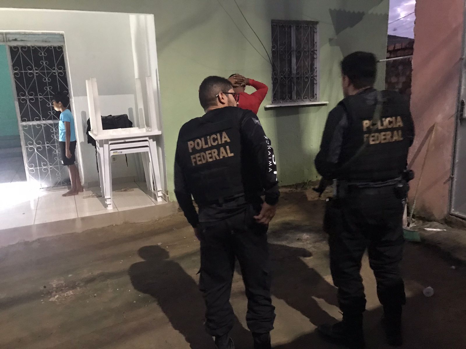 Polícia Federal cumpre 43 mandados em operação contra facção criminosa