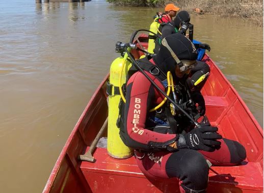 Buscas por criança yanomami desaparecida após barco naufragar em Caracaraí