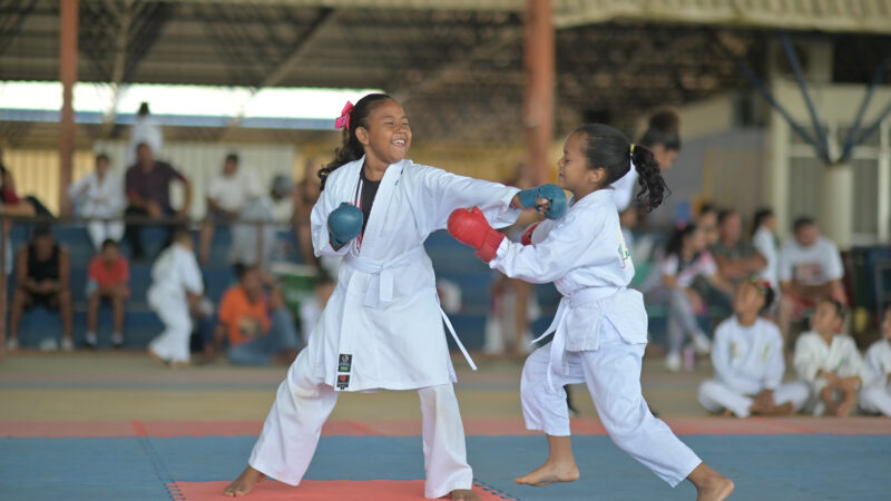 Iniciantes de caratê do Centro de Convivência da Juventude participam de campeonato