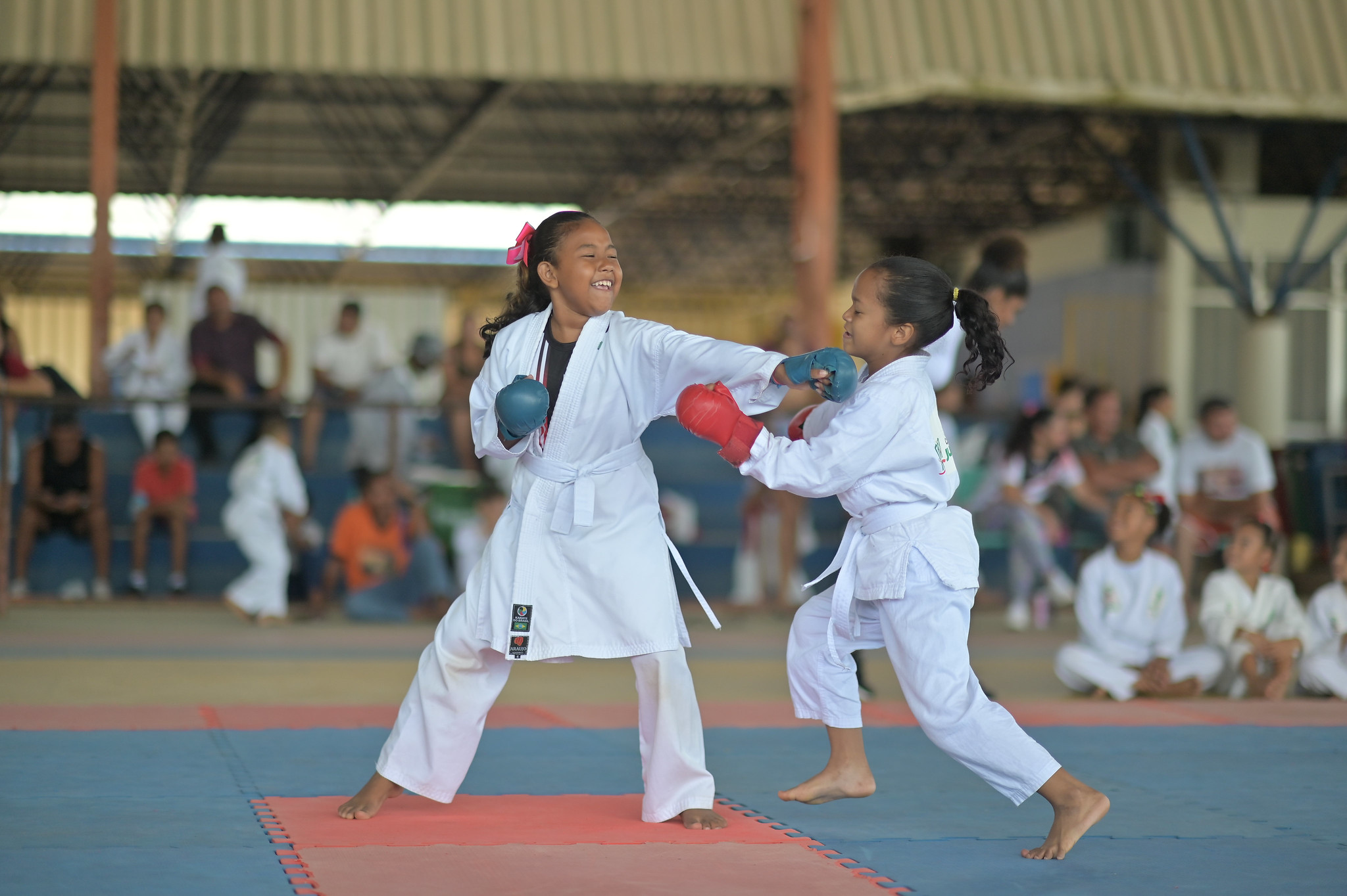 Iniciantes de caratê do Centro de Convivência da Juventude participam de campeonato