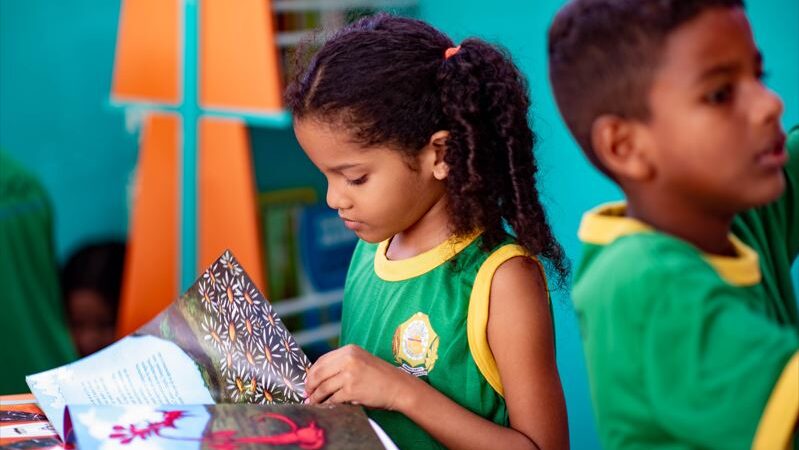 Escola de Boa Vista inaugura sala móvel de “Leitura de Mundo e de Livros”