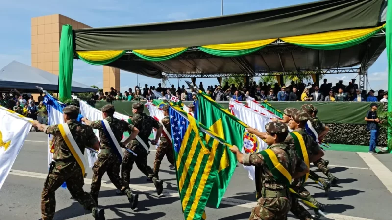 Comemoração da Independência do Brasil tem desfile com civis e militares