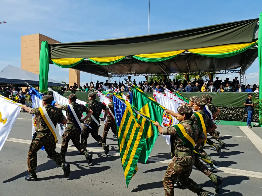 Comemoração da Independência do Brasil tem desfile com civis e militares