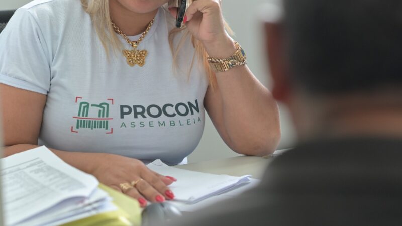 Procon Assembleia auxilia consumidores a quitarem dívidas em mutirão de negociações