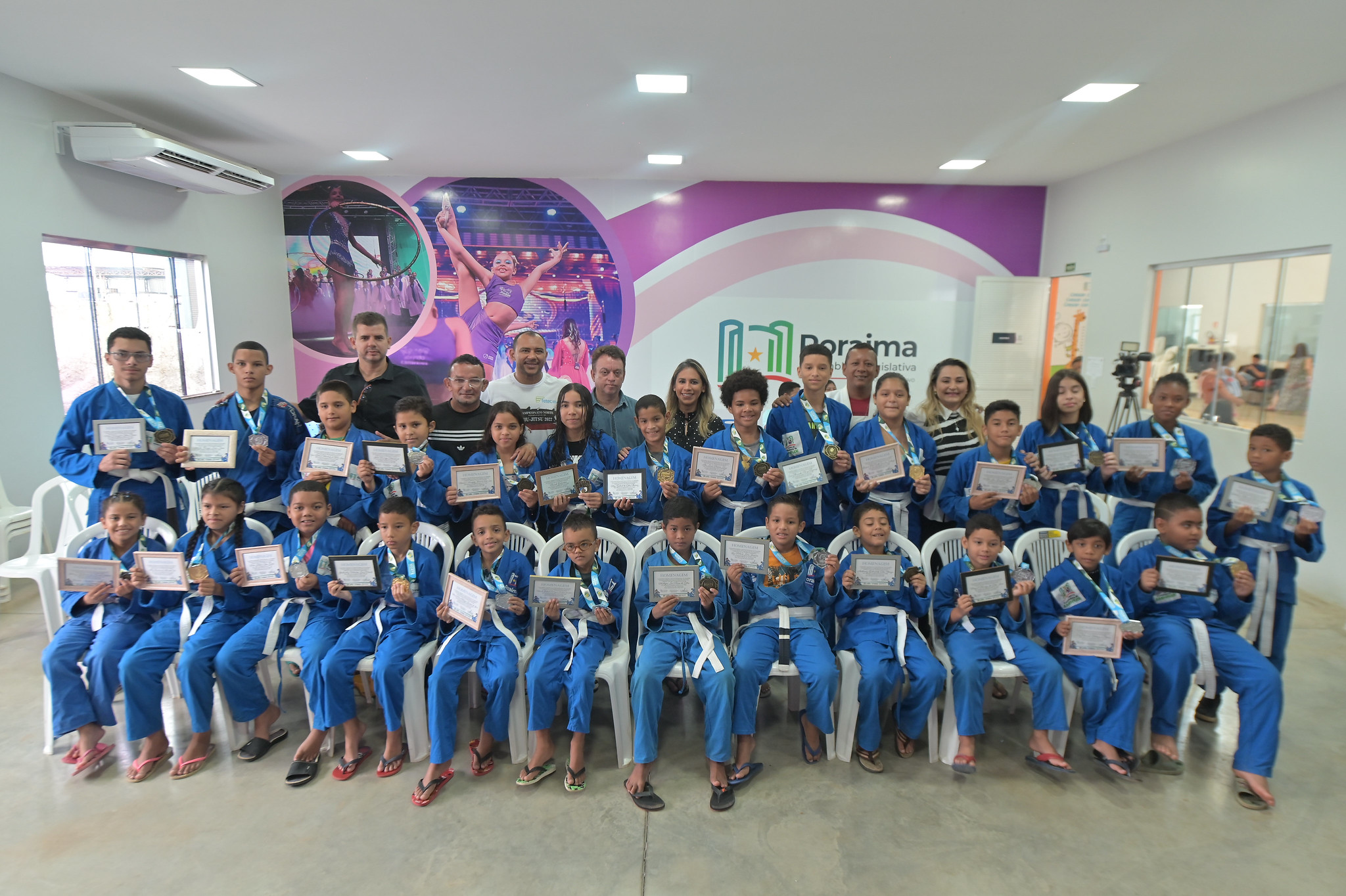 Alunos de jiu-jitsu do Centro de Convivência são homenageados por participação em campeonato