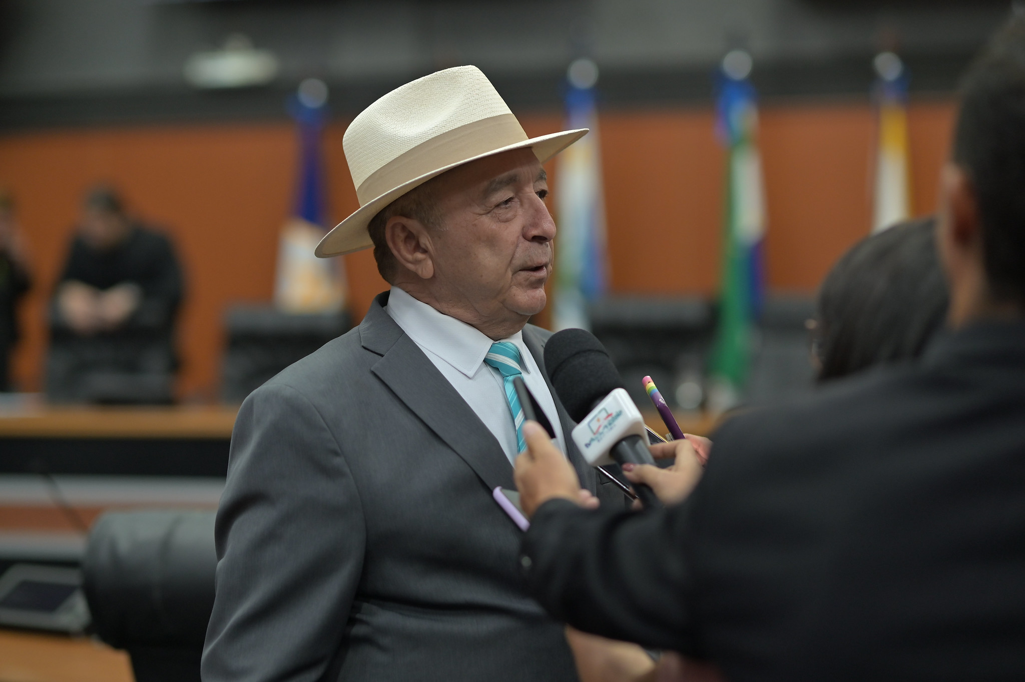 Mesa Diretora da Assembleia Legislativa empossa deputados Masamu Eda e Jota Lopes