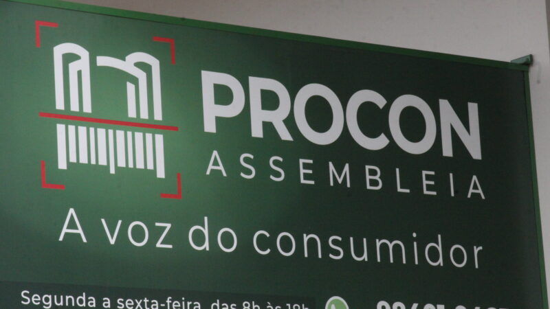 Pais ou responsáveis devem ficar atentos ao contrato escolar, orienta Procon Assembleia