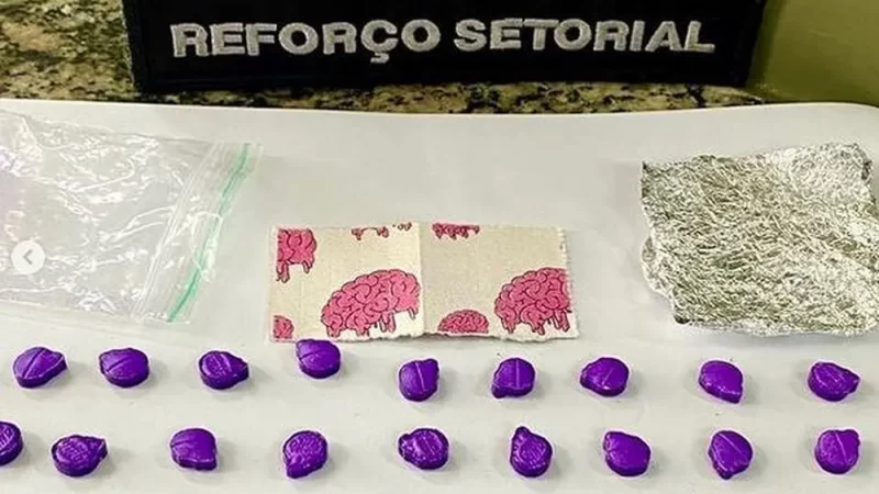 Foragido é preso com mais de 40 comprimidos de ecstasy e LSD