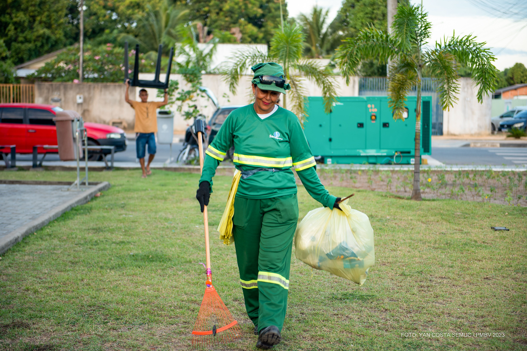 Agentes do bloco da limpeza dão show a parte nos pontos de folia em Boa Vista