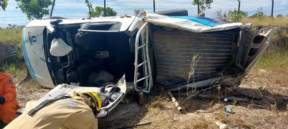 Professor morre após ser atingido por carro da Caer na BR-174