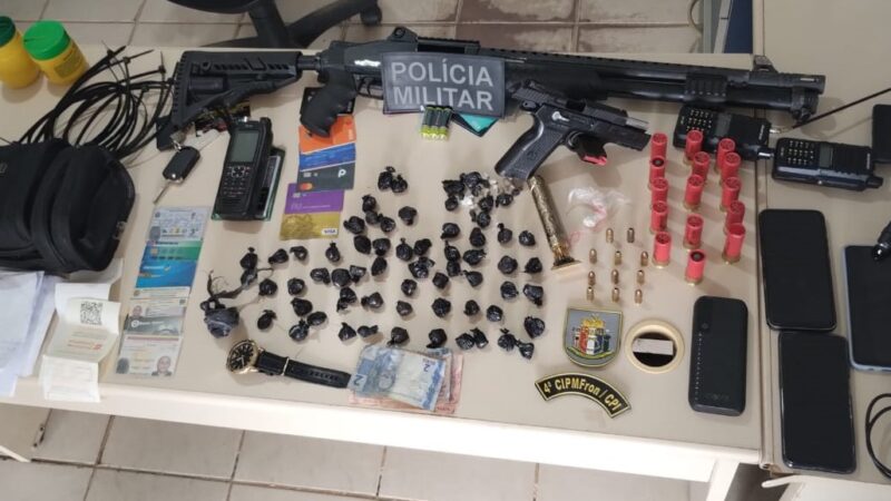 PM em Mucajaí apreende drogas, armas e munições após perseguição e troca de tiros com suspeitos de roubar veículo