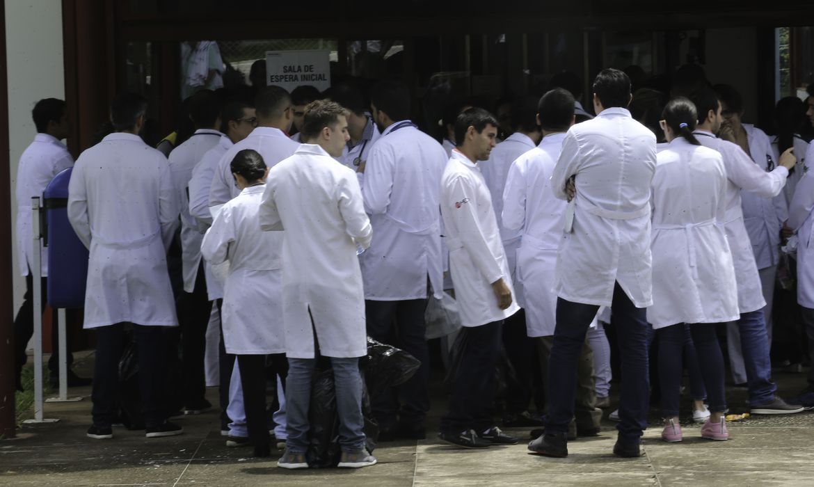 Recorde: com 5.970 vagas, número de inscritos no programa Mais Médicos chega a 34.070