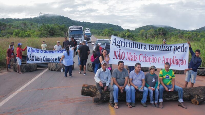 Moradores de Caracaraí bloqueiam trecho da BR-174 em protesto contra ampliação do Parque Nacional do Viruá