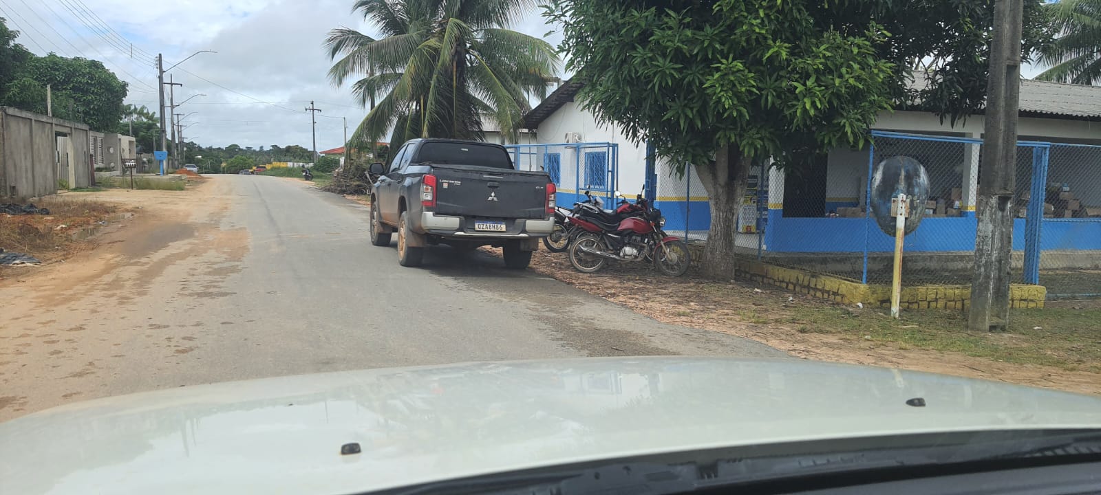 Carros da prefeitura de Caroebe são usados para uso particular, como ida a bares e transporte de capim