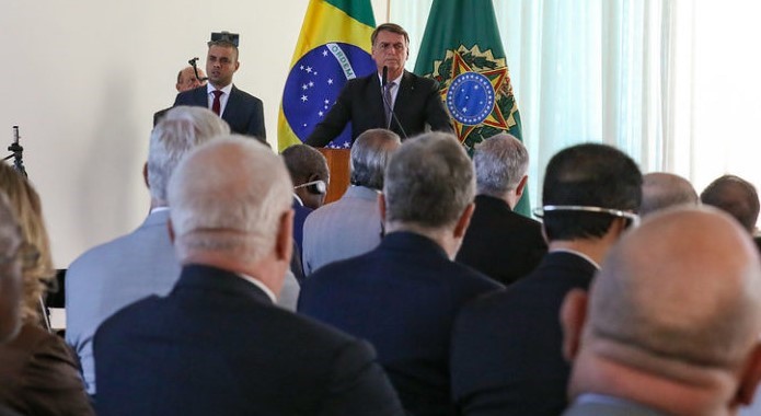 TSE condena Bolsonaro a ficar inelegível por oito anos após ataques ao sistema eleitoral; ‘levei uma facada nas costas’