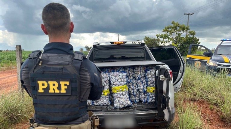 PRF apreende em Bonfim mais de uma tonelada de alho depois de perseguir motorista por quase 50 km