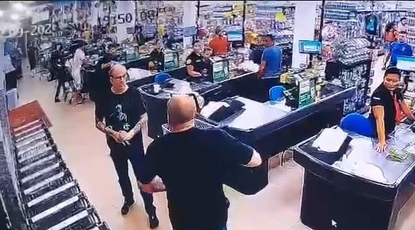 Policial federal é preso após causar confusão em supermercado e ameaçar de morte delegado da Civil; veja vídeo