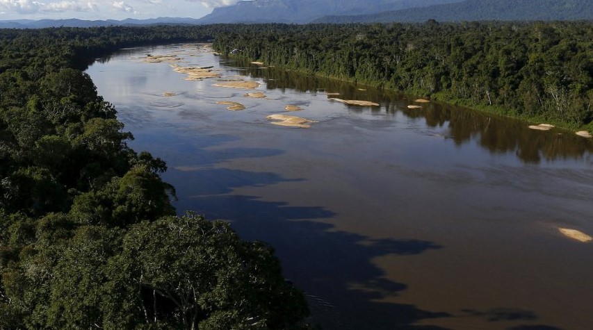 Casal garimpeiro é encontrado em selva três dias após pouso de emergência de helicóptero no Norte de Roraima