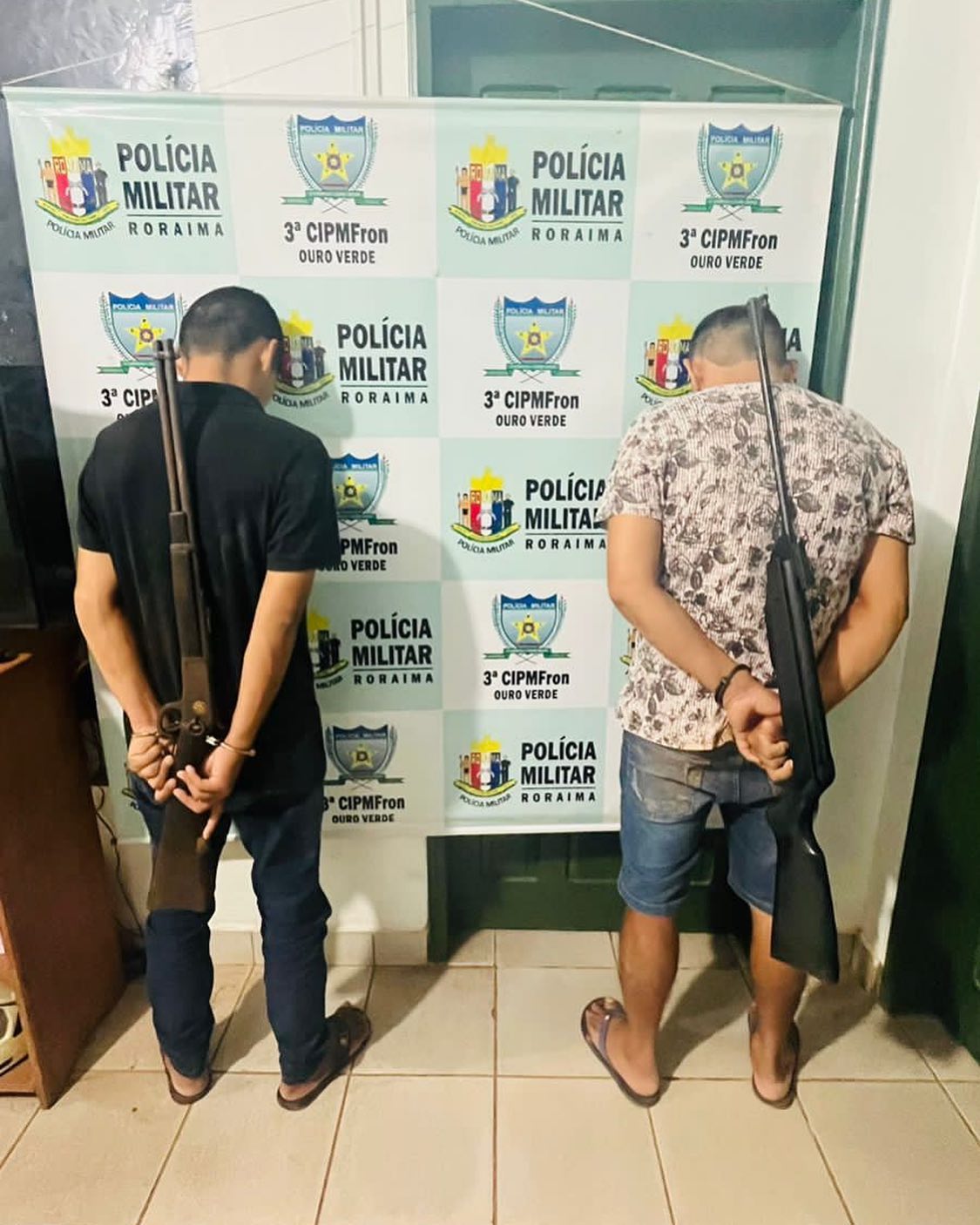 Detento do regime aberto e foragido da Justiça são presos em bar no município de Rorainópolis