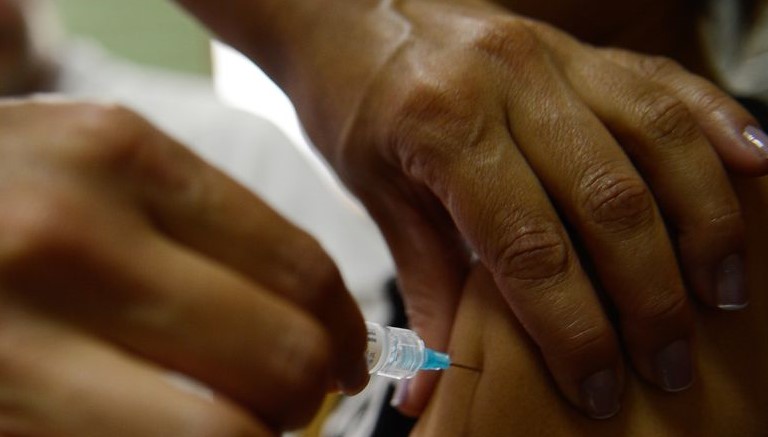 Vítimas de violência sexual dos 9 aos 45 anos de idade terão prioridade na vacinação contra HPV