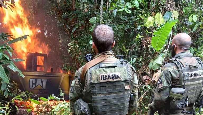 Operações na Amazônia fazem garimpo ilegal perder mais de R$ 1 bilhão em máquinas, segundo Ibama