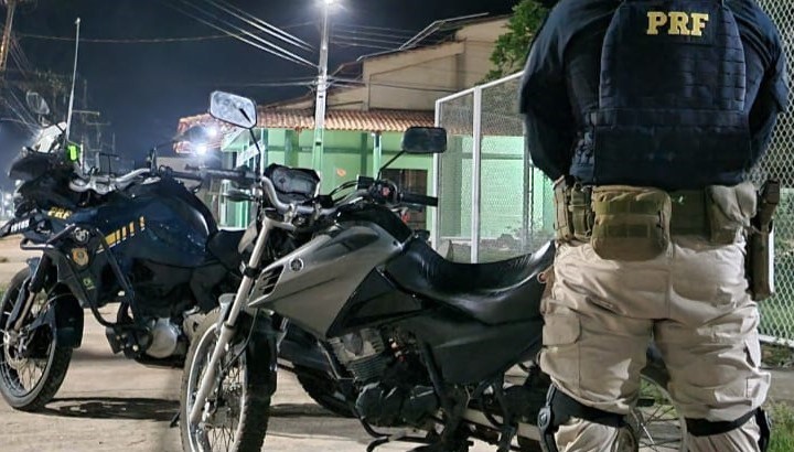 PRF recupera moto roubada em julho estacionada às margens da BR-174, em Mucajaí, Sul de Roraima