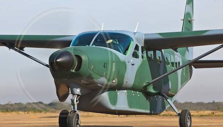 Avião da FAB com cinco militares faz pouso de emergência em rio de Roraima