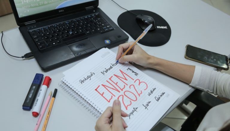 Professores da Escolegis dão dicas para candidatos atingirem boas notas em vestibulares e no Enem