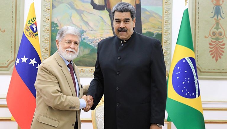 Assessor da Presidência vai a Caracas discutir com Maduro risco de guerra ‘no quintal do Brasil’