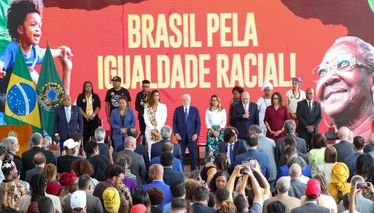 Lula lança pacote pela igualdade racial; terras quilombolas são tituladas