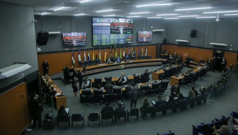 Deputados cobram cumprimento de lei para garantir isenção no registro de título definitivo de imóveis