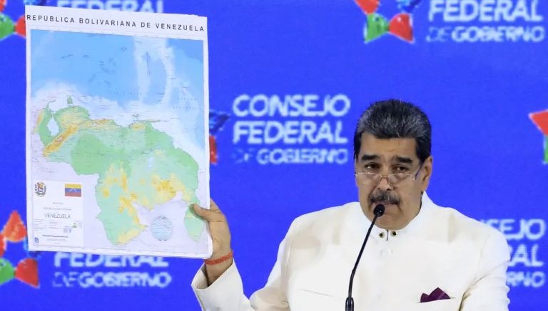 Maduro divulga novo mapa da Venezuela com parte da Guiana e nomeia general para ‘governar’ território