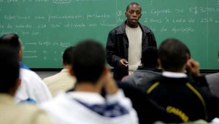 Entrada de professores negros em universidades públicas é abaixo de 1%