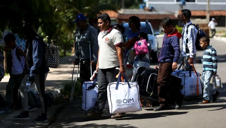 Venezuelanos interiorizados estão mais satisfeitos e têm maior renda, aponta pesquisa