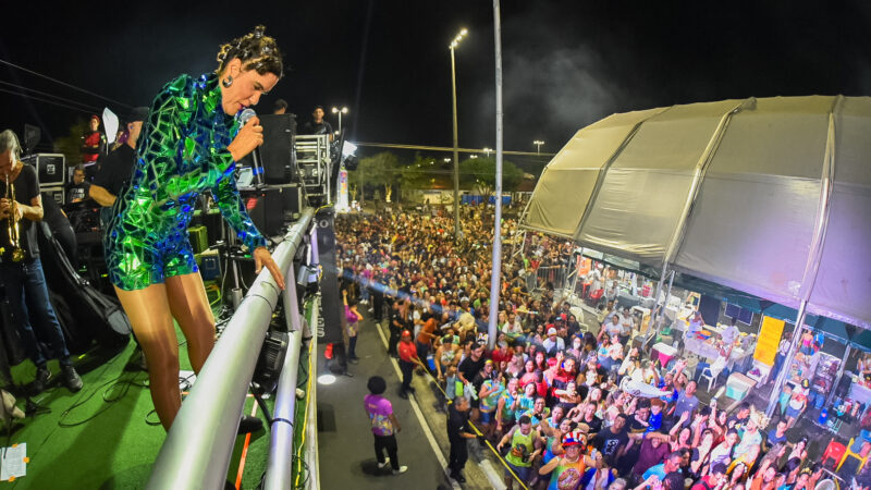 Cantora Gilmelândia ‘arrasta multidão’ no encerramento do “Carnaval Boa Vista Pra Frente”