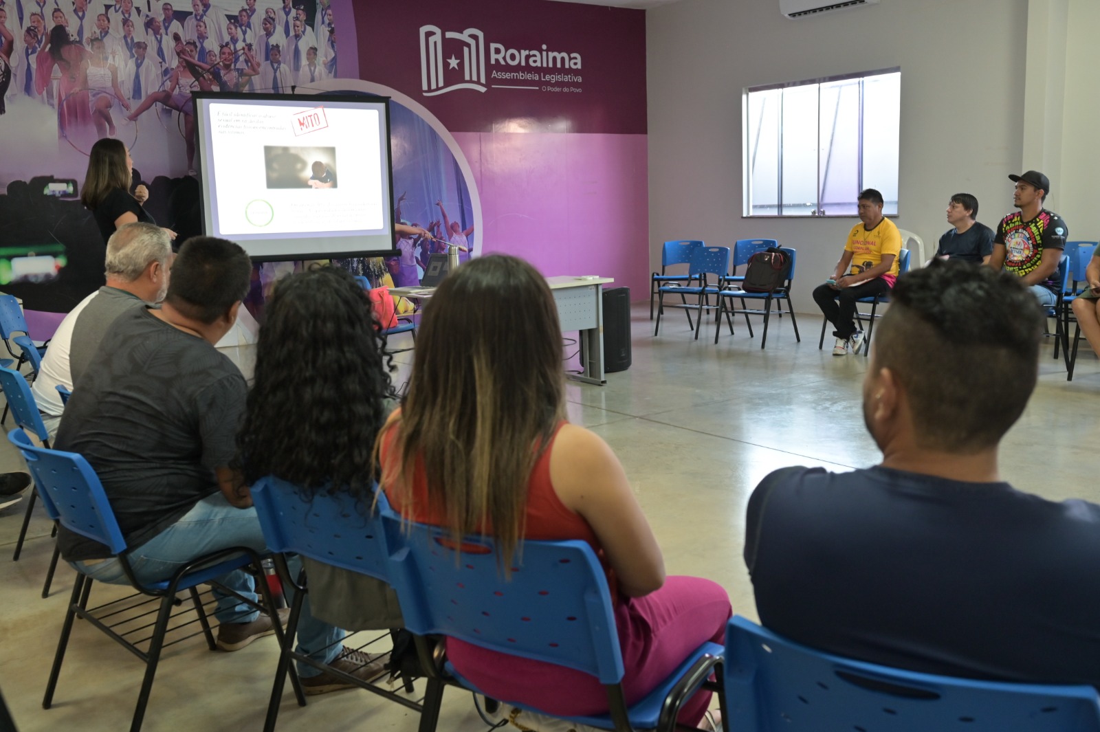 Servidores da Superintendência de Programas Especiais passam por capacitação para detecção de abuso infantil