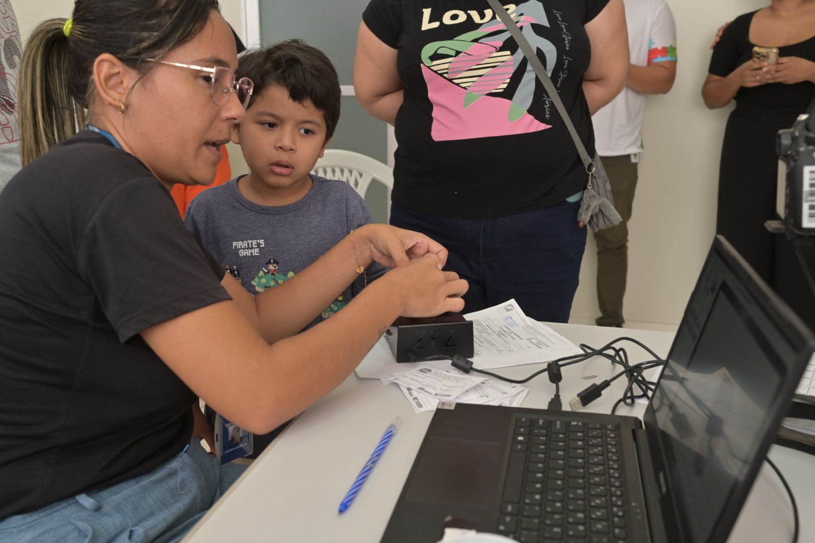 Emissão de carteira de identidade para crianças autistas pode ser feita em ação da Teamarr atendimento especializado para emitir RG de crianças autistas