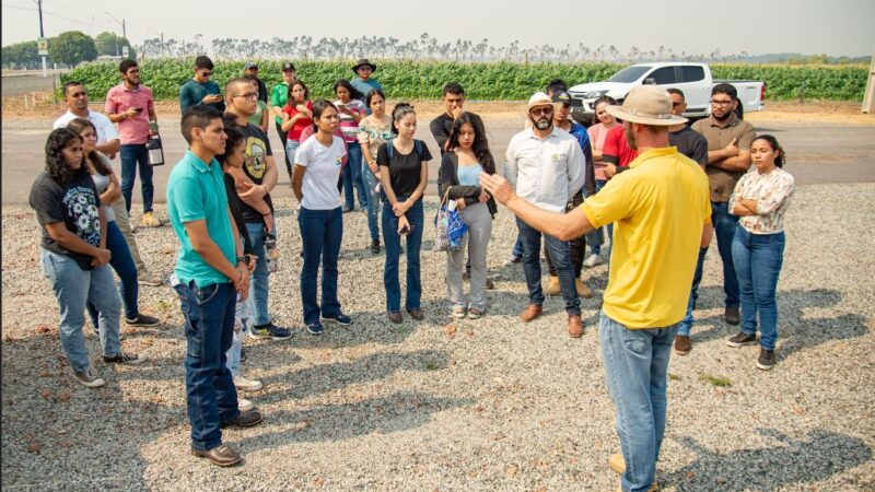 Acadêmicos de Agronomia da UFRR visitam Centro de Difusão Tecnológica da prefeitura