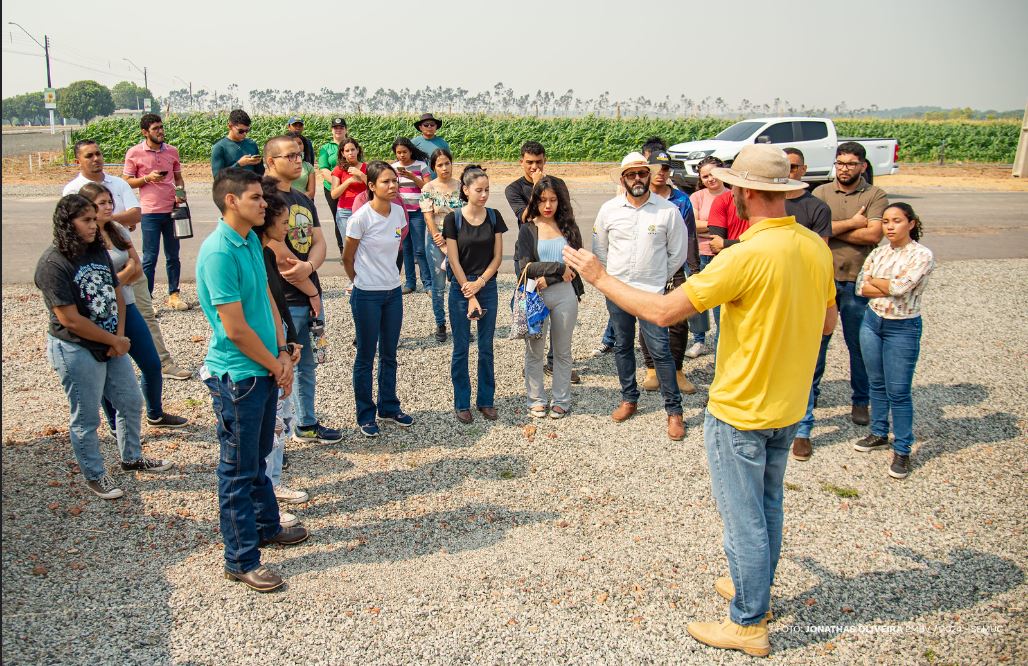 Acadêmicos de Agronomia da UFRR visitam Centro de Difusão Tecnológica da prefeitura