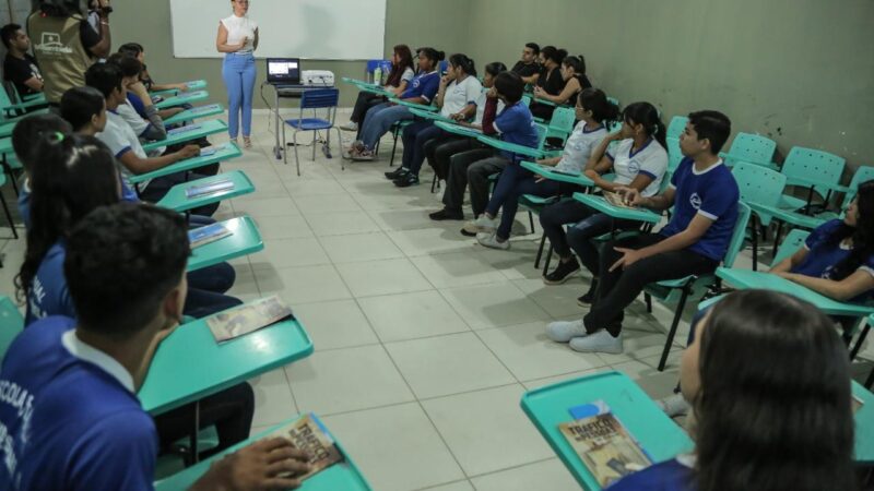 Alunos de escola escola estadual recebem treinamento sobre tráfico de humano, em Boa Vistano