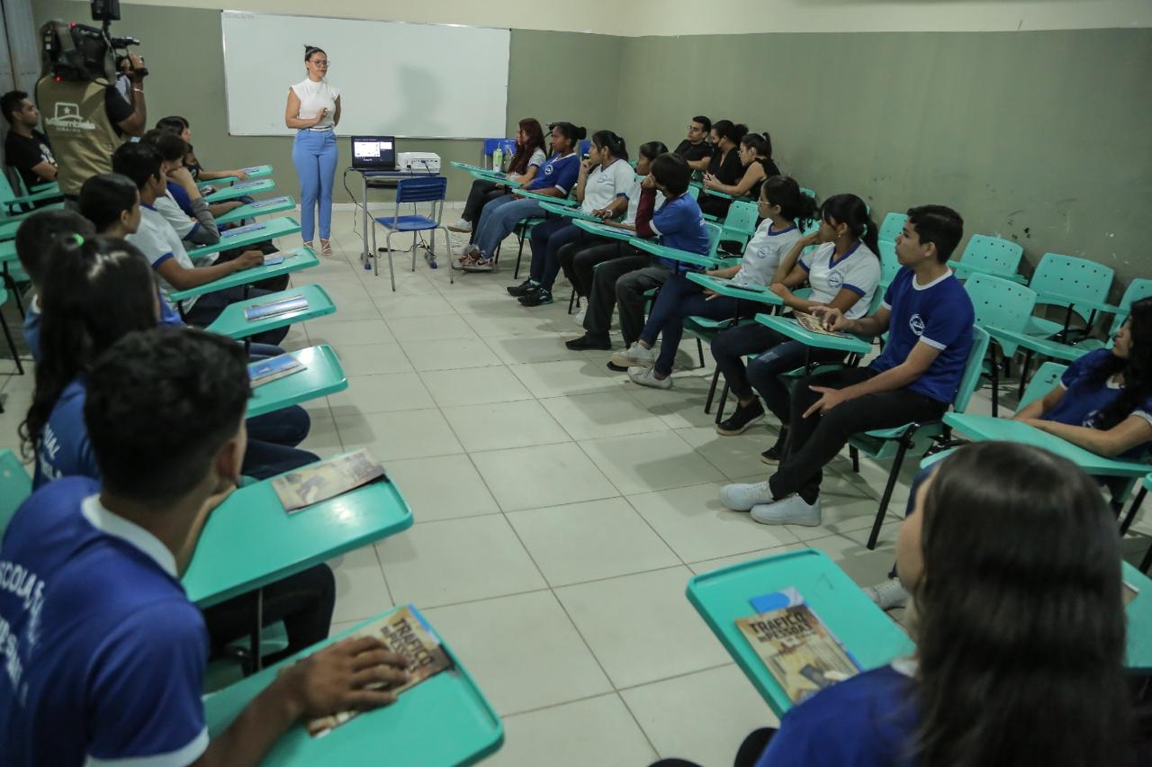 Alunos de escola escola estadual recebem treinamento sobre tráfico de humano, em Boa Vistano