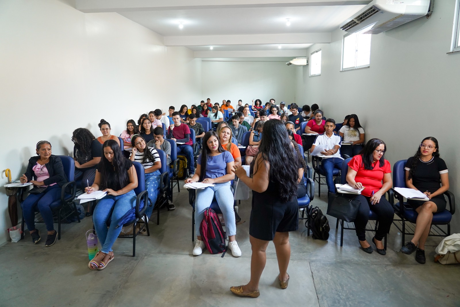 Escolegis leva cursos de atendente de farmácia e cuidador de alunos para população de Rorainópolis