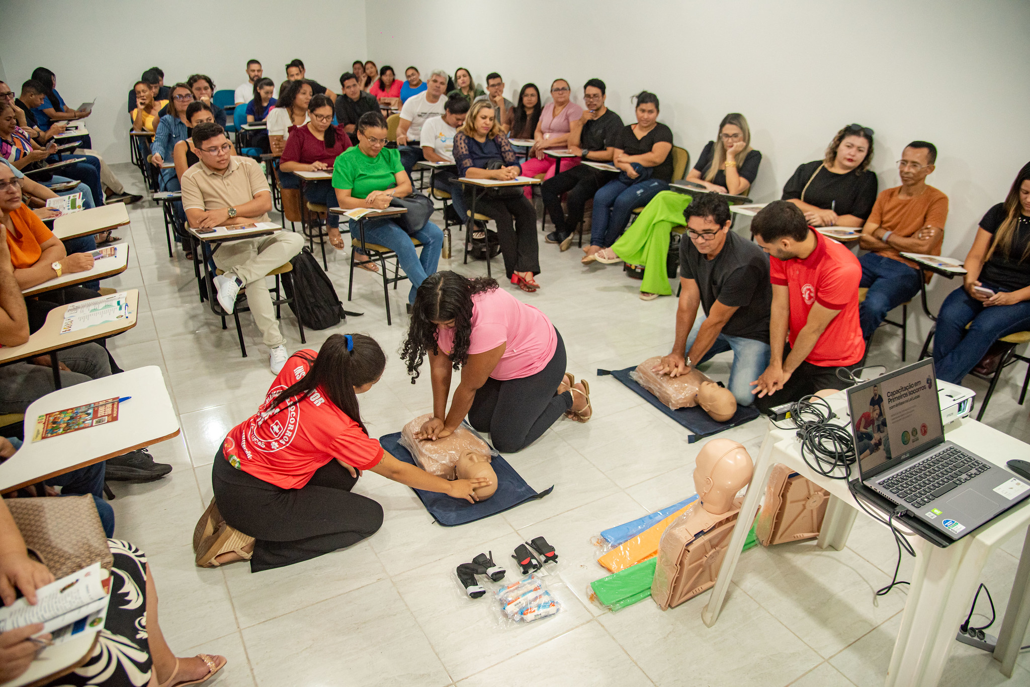 Profissionais das escolas municipais recebem capacitação em “Primeiros Socorros”