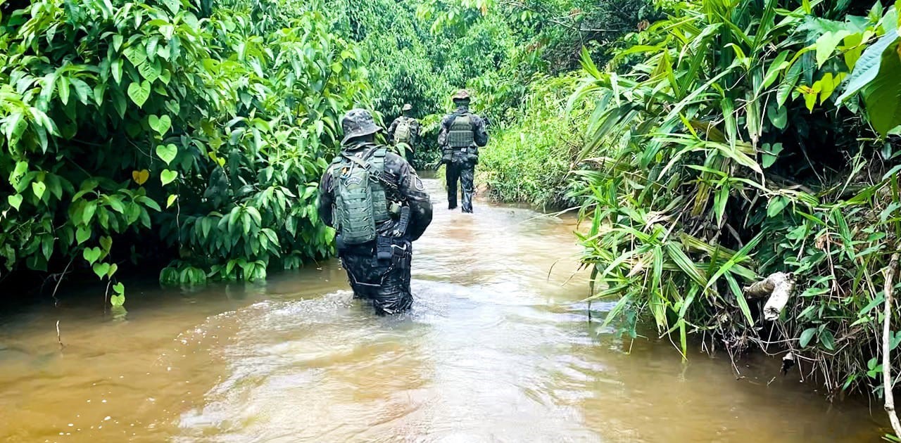 Patrulha fluvial combate garimpo ilegal na Terra Indígena Yanomami em Roraima