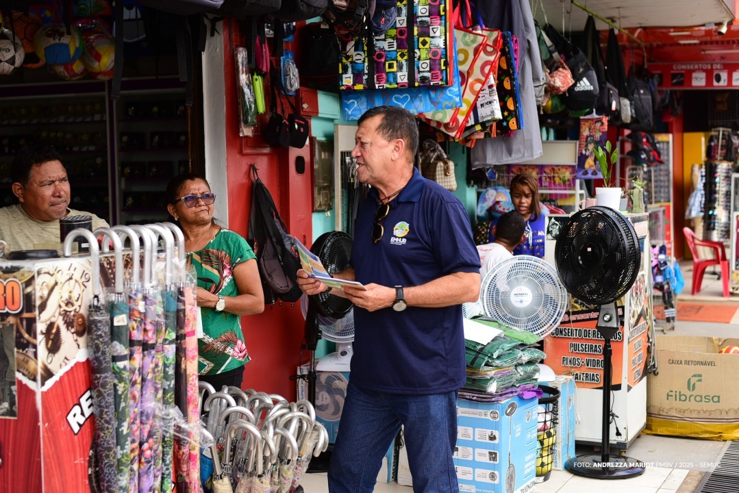 Emhur orienta população sobre importância do uso correto das calçadas