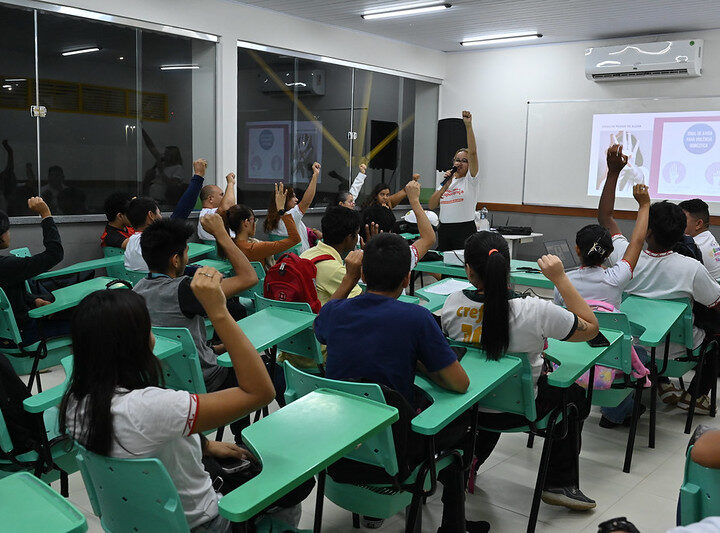 Palestra da ALE-RR leva conscientização sobre violência doméstica a alunos