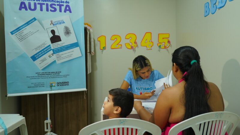 Exposição de desenhos, panfletagem e emissão de documento marcam Dia do Orgulho Autista no Teamarr